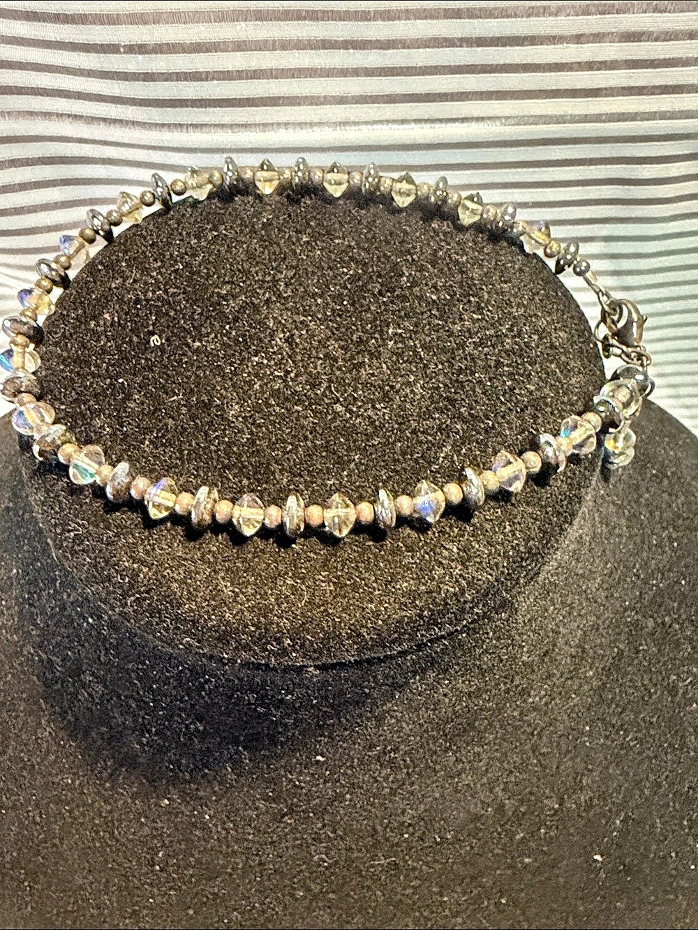 Beaded Pendant Necklace in Black & Gold Like New